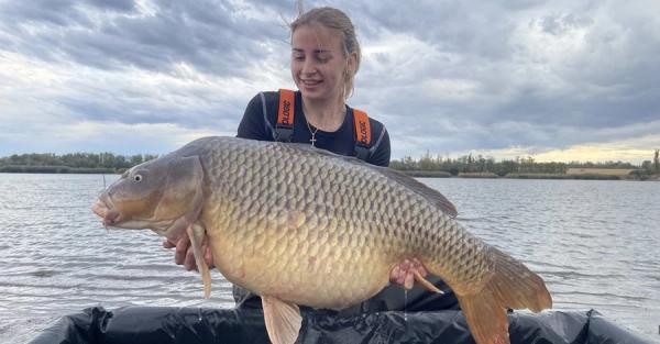 Юлия Яковенко поймала 20килограммового карпа и бронзу на чемпионате мира Юлия Яковенко поймала 20килограммового карпа и бронзу на чемпионате мира