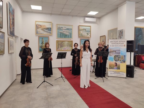У День міста в Ізмаїльській картинній галереї урочисто відкрили відразу три виставки