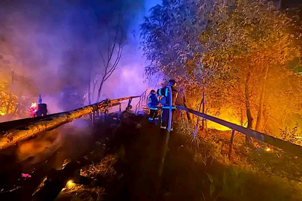 В Ізмаїлі ліквідували пожежу, спричинену атакою БпЛА В Ізмаїлі ліквідували пожежу, спричинену атакою БпЛА