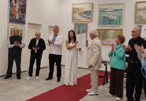 У День міста в Ізмаїльській картинній галереї урочисто відкрили відразу три виставки