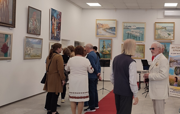 У День міста в Ізмаїльській картинній галереї урочисто відкрили відразу три виставки