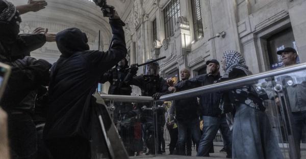 В Італії пройшла хвиля протестів на захист Сектора Гази: затримано понад 10 людей В Італії пройшла хвиля протестів на захист Сектора Гази: затримано понад 10 людей