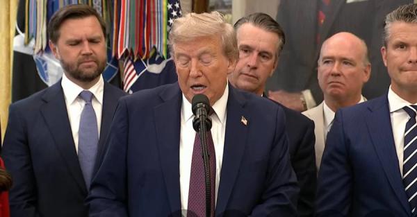 Трамп вийшов до журналістів на обіцяну пресконференцію та оголосив про нові рішення 