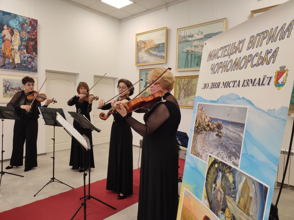 У День міста в Ізмаїльській картинній галереї урочисто відкрили відразу три виставки