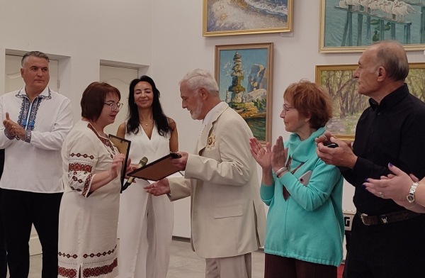 У День міста в Ізмаїльській картинній галереї урочисто відкрили відразу три виставки