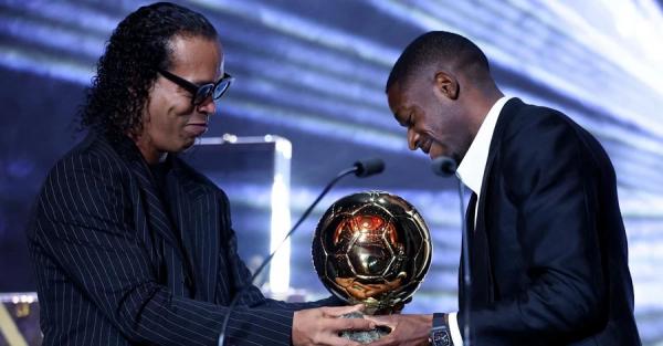 Вингер ПСЖ Усман Дембеле получил Золотой мяч 2025 Вингер ПСЖ Усман Дембеле получил Золотой мяч 2025