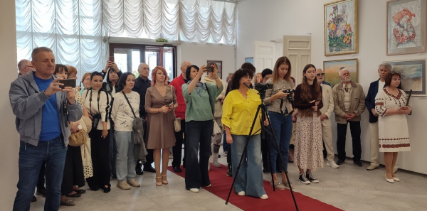 У День міста в Ізмаїльській картинній галереї урочисто відкрили відразу три виставки