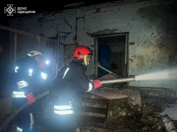 В Ізмаїлі після нічної атаки шахедів розгортають Пункти незламності, школи переведено на он-лайн В Ізмаїлі після нічної атаки шахедів розгортають Пункти незламності, школи переведено на он-лайн