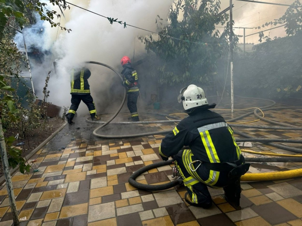 В Ізмаїлі загорівся дах гаражу