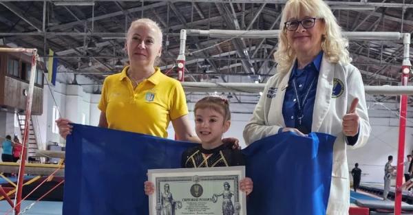 6летняя львовянка установила мировой рекорд Гиннеса по подъемампереворотам  