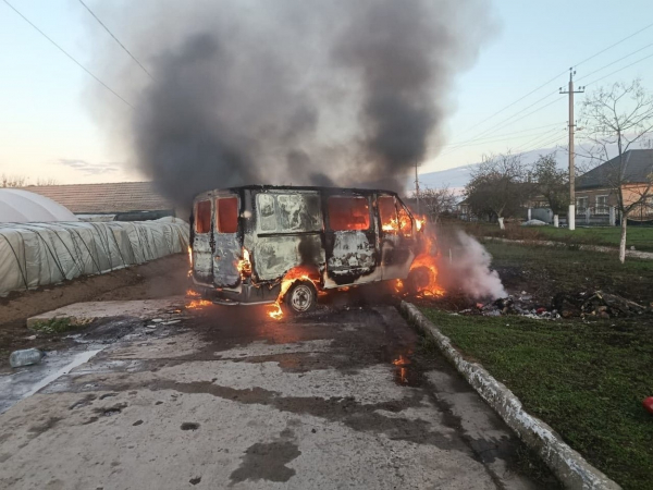 Під Ізмаїлом згорів автомобіль Під Ізмаїлом згорів автомобіль