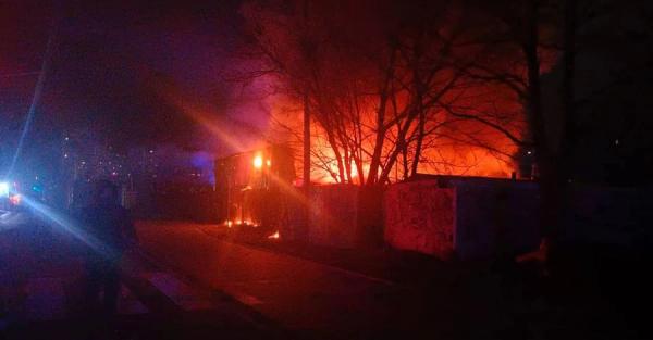 У Києві на Оболоні пролунав сильний вибух біля заправки У Києві на Оболоні пролунав сильний вибух біля заправки