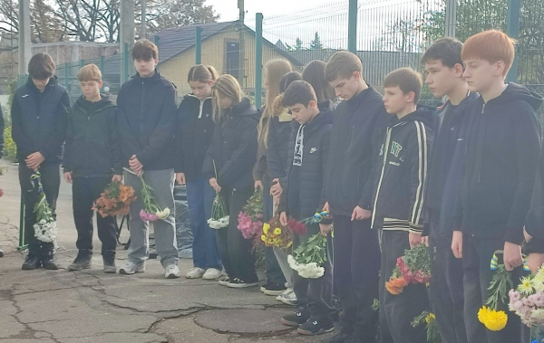 В Ізмаїлі вшанували пам'ять захисника Олексія Гайсюка: відкрито меморіальну дошку з його ім’ям В Ізмаїлі вшанували пам'ять захисника Олексія Гайсюка: відкрито меморіальну дошку з його ім’ям