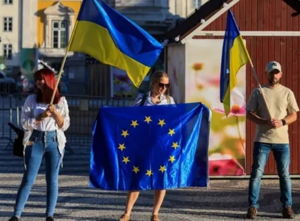 Статус біженця скасують: як українцям легально залишитись у ЄС після 