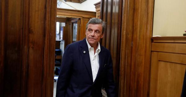 Сенатор Італії набив татуювання на руці з гербом України Сенатор Італії набив татуювання на руці з гербом України