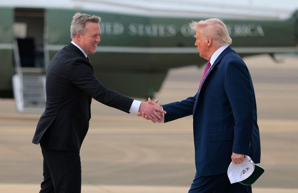 Зять та гольф-партнер Трампа: хто взявся вирішувати долю України 