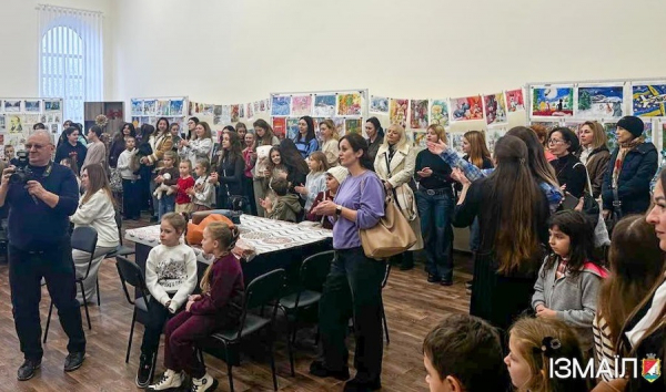 В Ізмаїлі відкрили виставку «Фарби зимової казки» В Ізмаїлі відкрили виставку «Фарби зимової казки»