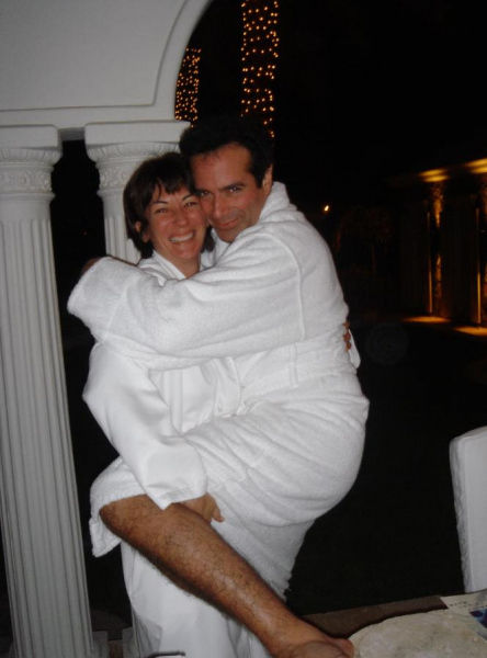 Нове у справі Епштейна: 14-річна дівчинка, президент США та принц, який шукає неналежних друзів Нове у справі Епштейна: 14-річна дівчинка, президент США та принц, який шукає неналежних друзів