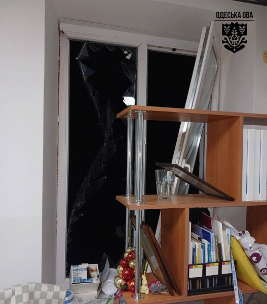 В Ізмаїлі після атаки російських &laquo;шахедів&raquo; пошкоджено будівлю поліклініки водників