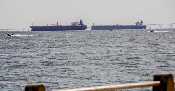 США перекидає елітні авіапідрозділи до Карибського басейну, на вулицях Венесуели роздають зброю 