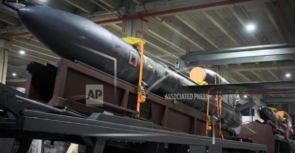 Іноземного журналіста привезли на виробництво ракет Фламінго із зав'язаними очима Іноземного журналіста привезли на виробництво ракет Фламінго із зав'язаними очима