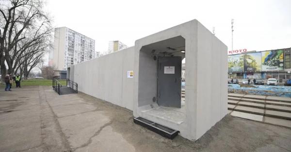 У Києві встановили перше мобільне укриття 