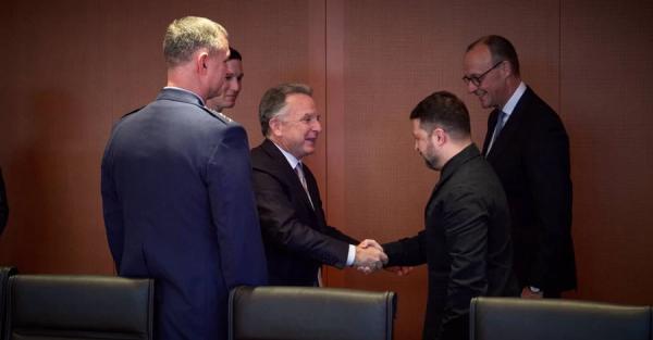 У Німеччині розпочалася зустріч Зеленського з Віткоффом і Кушнером щодо мирного плану 