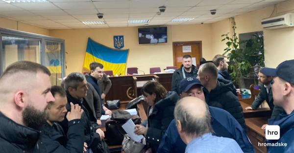 Коломойського не доставили до суду через зламаний транспорт Коломойського не доставили до суду через зламаний транспорт