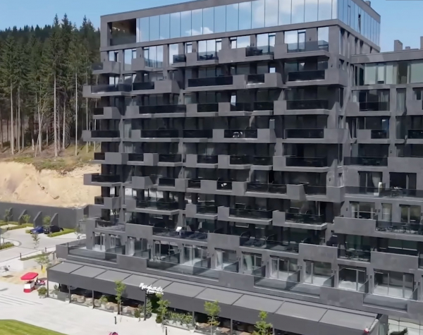 Не Піскуном єдиним: українські Генпрокурори та їх скандали з елітною маєтністю 