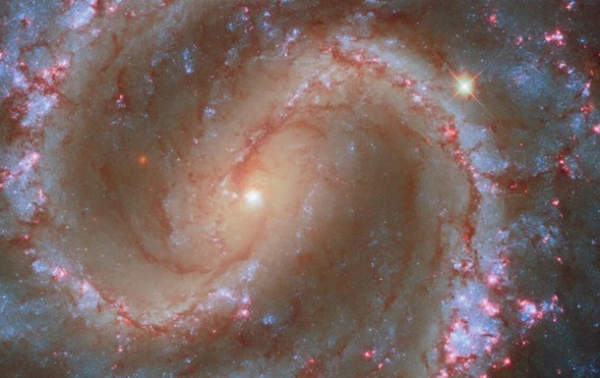 Хаббл показав таємничу спіральну галактику NGC 4535