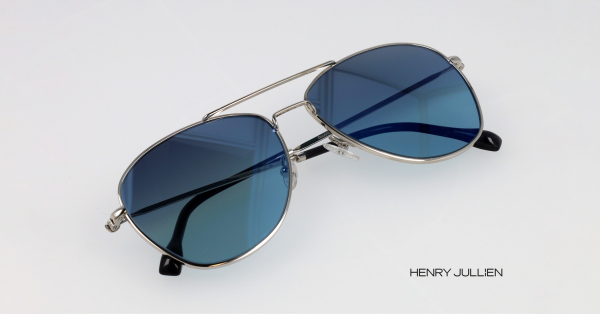 Окуляри Макрона стали вірусними в інтернеті: що це за бренд 