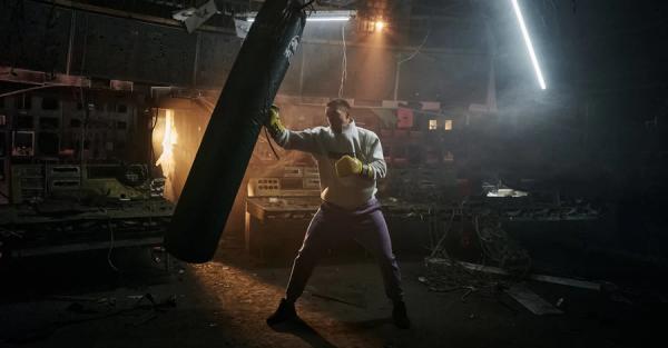 Тренировка Усика на разрушенной ТЭС попала в 50 лучших фото 2025 года  