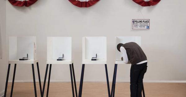 Особливості виборів у світі: у Мексиці голосують в автобусах, а в Чилі штрафують за неявку Особливості виборів у світі: у Мексиці голосують в автобусах, а в Чилі штрафують за неявку