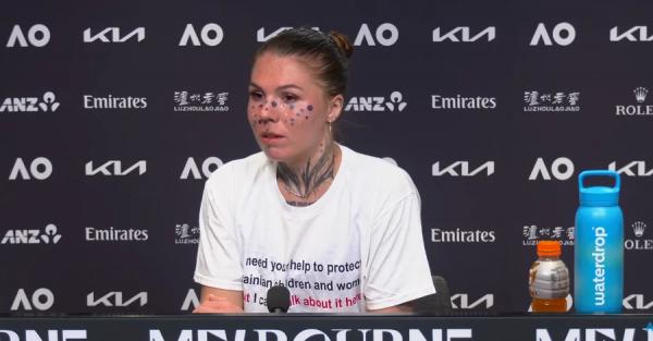 Украинская теннисистка пришла на прессконференцию Australian Open в футболке с призывом о помощи  