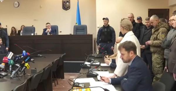 Тимошенко прибула до суду, де їй обирають запобіжний захід 
