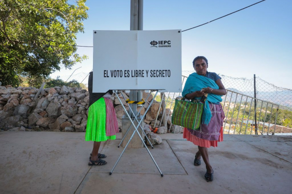 Особливості виборів у світі: у Мексиці голосують в автобусах, а в Чилі штрафують за неявку Особливості виборів у світі: у Мексиці голосують в автобусах, а в Чилі штрафують за неявку