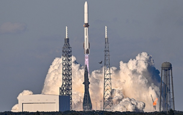 Blue Origin вперше зловила бустер ракети після запуску