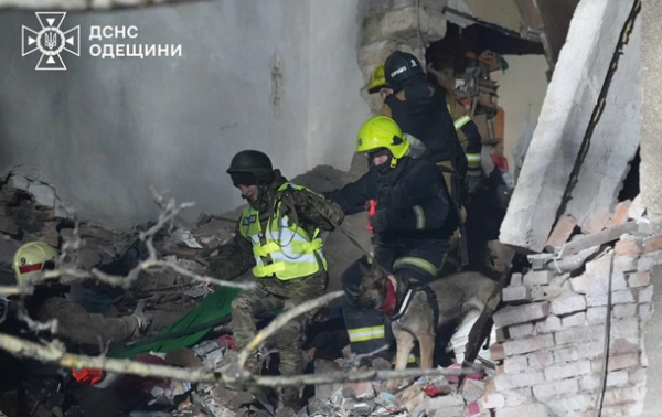 В Одессе под завалами ищут трех человек В Одессе под завалами ищут трех человек