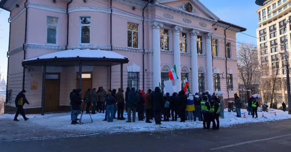 У Києві біля посольства Ірану пройшов мітинг на підтримку протестів в країні 