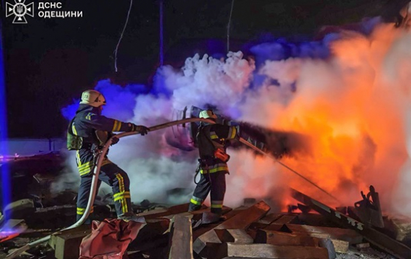 РФ атакует Одессу: есть попадания в жилой дом и монастырь