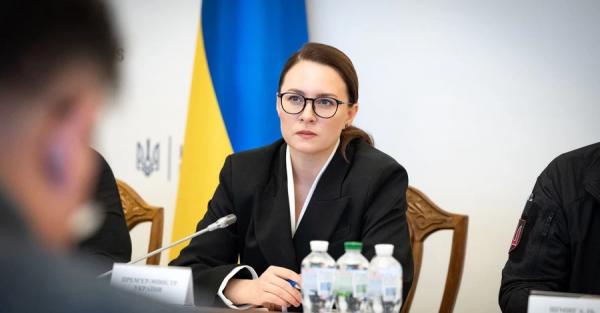 Уряд рекомендує перевести школи на дистанційку та дозволити співробітникам офісів працювати віддалено через негоду 