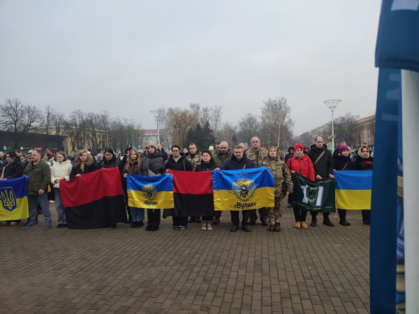 В Ізмаїлі на головній площі міста встановили бойові прапори бригад полеглих героїв-захисників