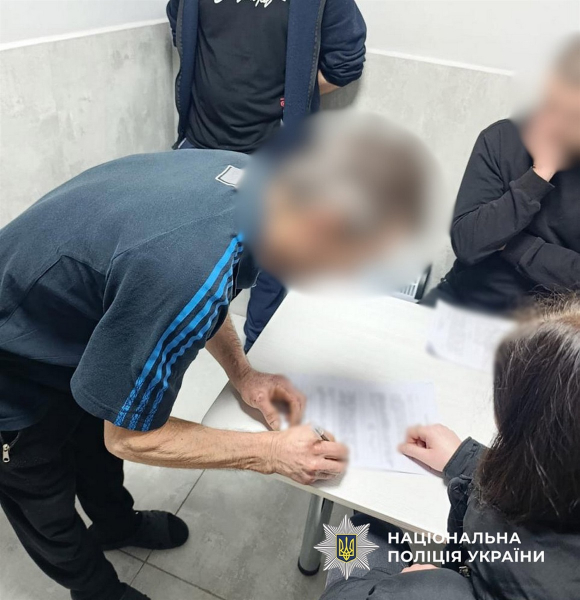 Продавав не дрова, а повітря: житель Ізмаїла, перебуваючи в СІЗО, організував шахрайський бізнес Продавав не дрова, а повітря: житель Ізмаїла, перебуваючи в СІЗО, організував шахрайський бізнес