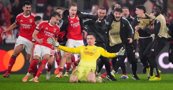 Анатолий Трубин в последние секунды матча вывел Бенфику в плейофф Анатолий Трубин в последние секунды матча вывел Бенфику в плейофф