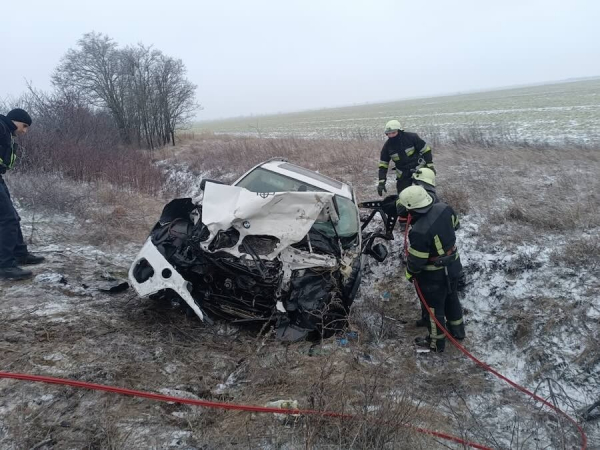 На трасі під Ізмаїлом серйозна ДТП: водійка затиснута у BMW, 4 потерпілих