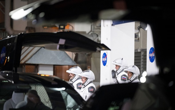 Falcon 9 доправив чотирьох астронавтів на МКС Falcon 9 доправив чотирьох астронавтів на МКС