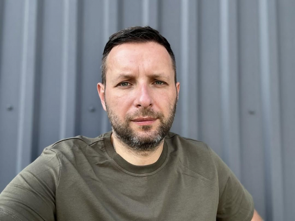 Бабусин гараж, лотереї та Святий Миколай: як політики пояснюють звідки взяли гроші 