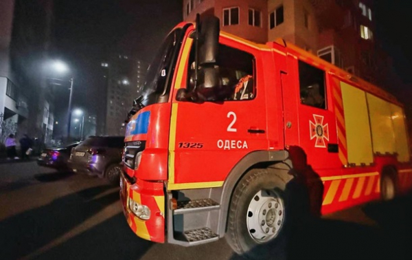 В Одессе горят дома, СТО и магазин, есть раненые В Одессе горят дома, СТО и магазин, есть раненые