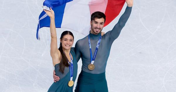 Скандальный французский дуэт фигуристов взял золото Олимпиады – за что их критикуют Скандальный французский дуэт фигуристов взял золото Олимпиады – за что их критикуют