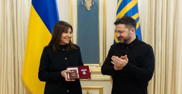 Зеленський нагородив мера Парижа орденом княгині Ольги Зеленський нагородив мера Парижа орденом княгині Ольги